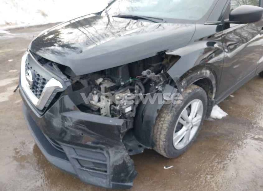 Photo 6 of 2019 Nissan Kicks S (VIN 3N1CP5CU5KL506517)