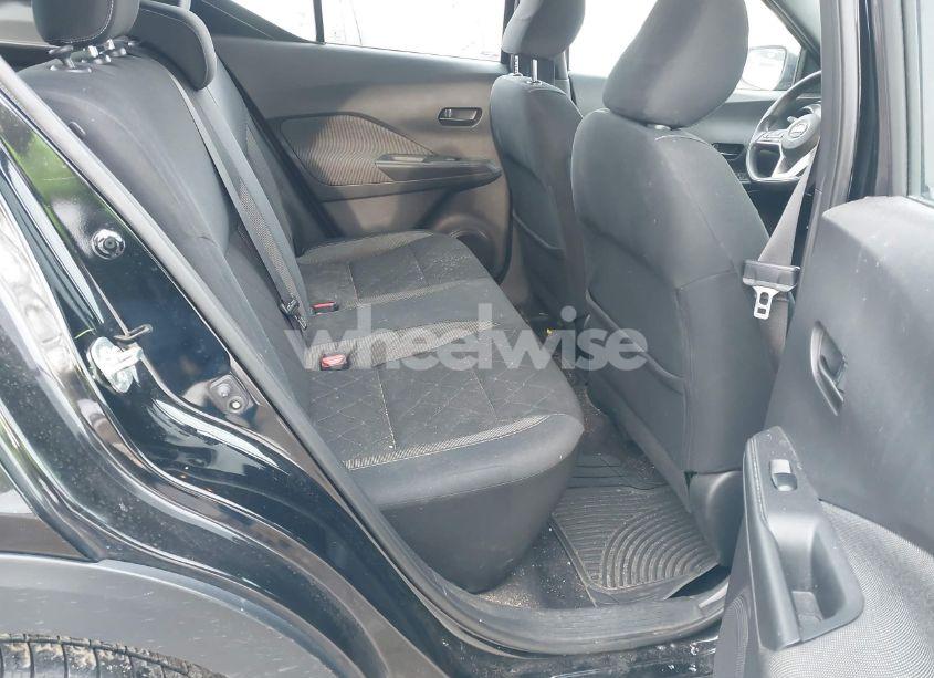 Photo 8 of 2019 Nissan Kicks S (VIN 3N1CP5CU5KL506517)