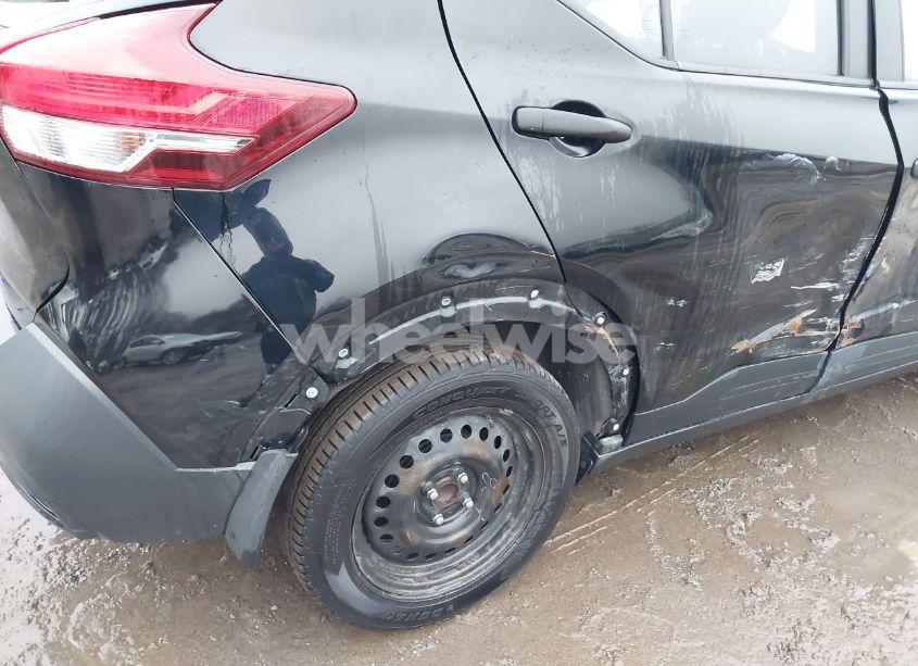 Photo 18 of 2019 Nissan Kicks S (VIN 3N1CP5CU5KL513015)