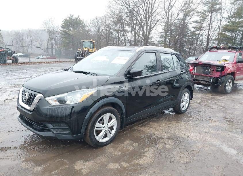 Photo 2 of 2019 Nissan Kicks S (VIN 3N1CP5CU5KL513015)