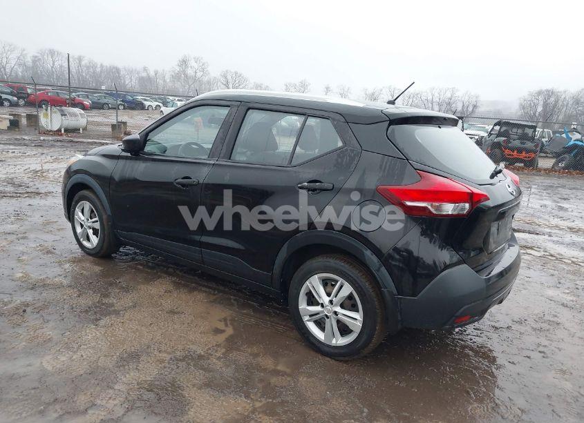 Photo 3 of 2019 Nissan Kicks S (VIN 3N1CP5CU5KL513015)