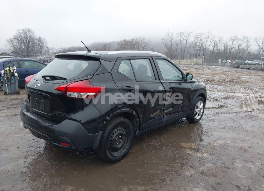 Photo 4 of 2019 Nissan Kicks S (VIN 3N1CP5CU5KL513015)