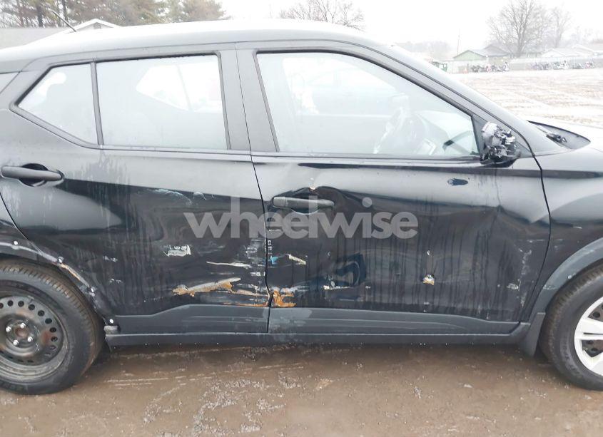 Photo 6 of 2019 Nissan Kicks S (VIN 3N1CP5CU5KL513015)