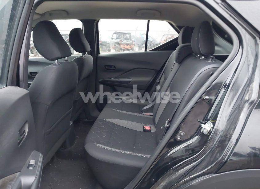 Photo 8 of 2019 Nissan Kicks S (VIN 3N1CP5CU5KL513015)