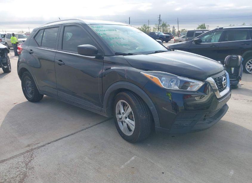 2019 Nissan Kicks S (VIN 3N1CP5CU5KL514939) main photo