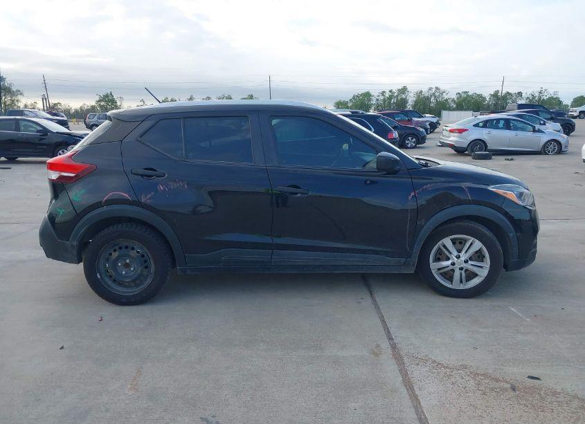 Photo 13 of 2019 Nissan Kicks S (VIN 3N1CP5CU5KL514939)