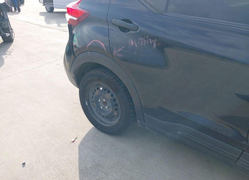 Photo 18 of 2019 Nissan Kicks S (VIN 3N1CP5CU5KL514939)