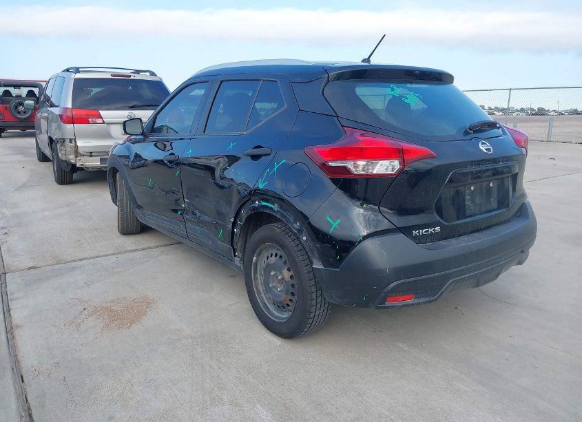 Photo 3 of 2019 Nissan Kicks S (VIN 3N1CP5CU5KL514939)