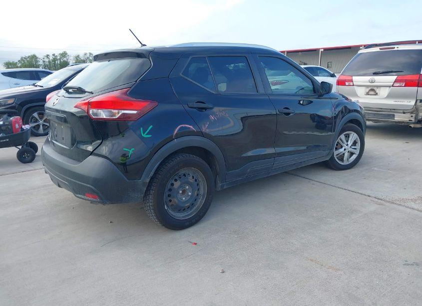 Photo 4 of 2019 Nissan Kicks S (VIN 3N1CP5CU5KL514939)