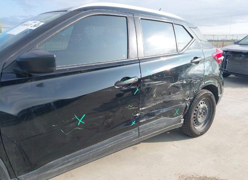 Photo 6 of 2019 Nissan Kicks S (VIN 3N1CP5CU5KL514939)