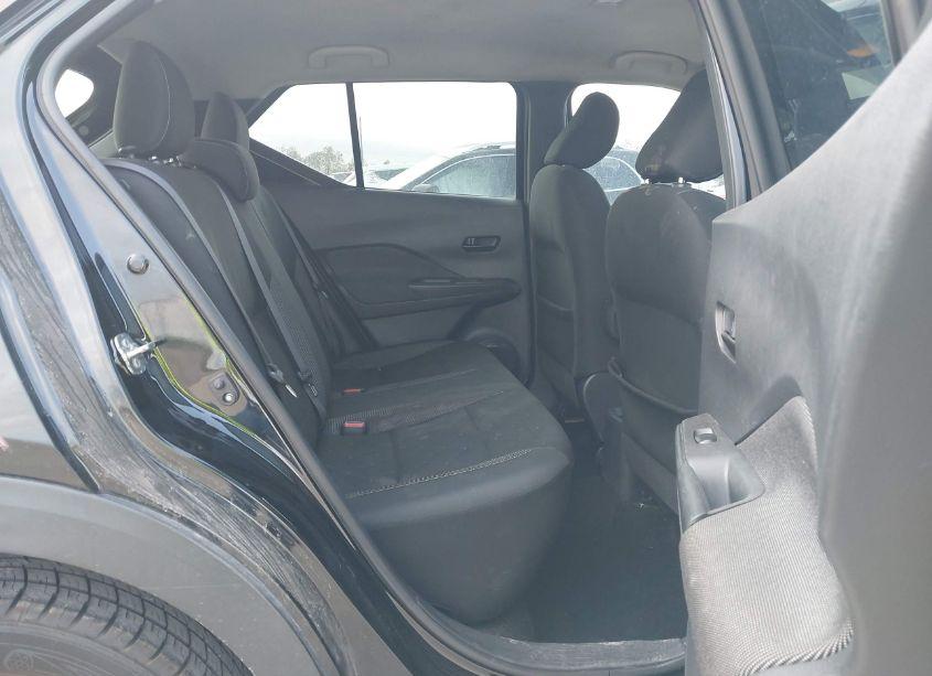 Photo 8 of 2019 Nissan Kicks S (VIN 3N1CP5CU5KL514939)