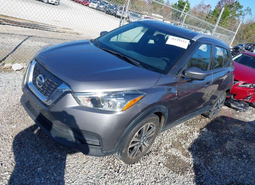 Photo 2 of 2019 Nissan Kicks SV (VIN 3N1CP5CU5KL532275)