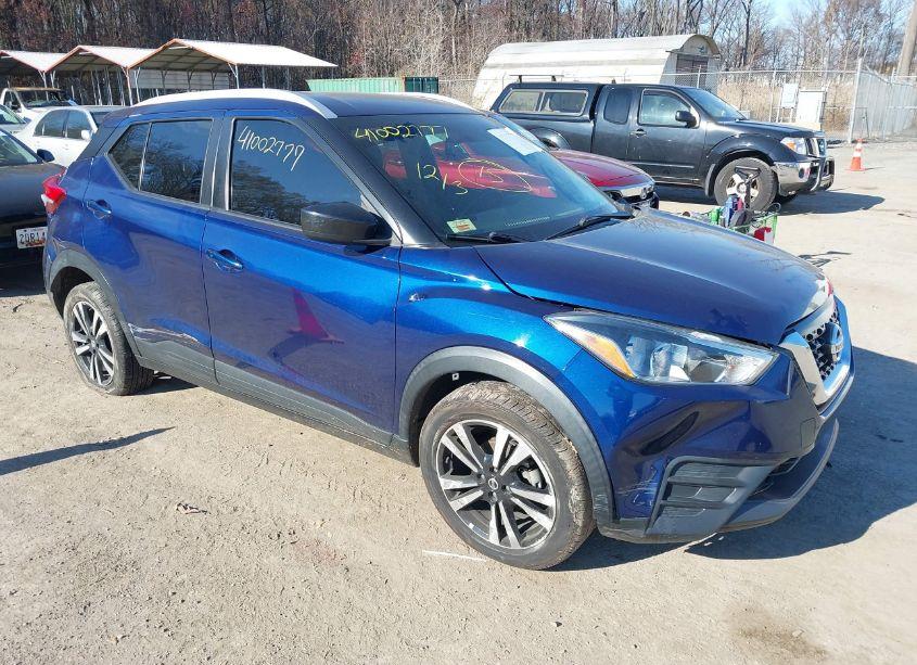 2019 Nissan Kicks SV (VIN 3N1CP5CU5KL538173) main photo