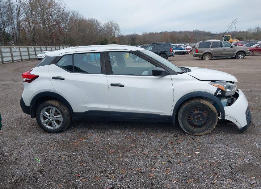 Photo 13 of 2019 Nissan Kicks S (VIN 3N1CP5CU5KL541171)