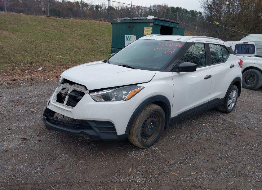 Photo 2 of 2019 Nissan Kicks S (VIN 3N1CP5CU5KL541171)
