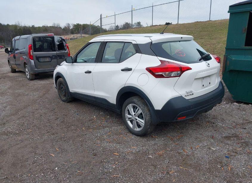Photo 3 of 2019 Nissan Kicks S (VIN 3N1CP5CU5KL541171)