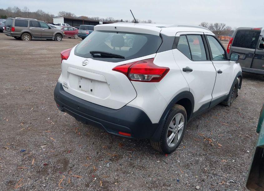 Photo 4 of 2019 Nissan Kicks S (VIN 3N1CP5CU5KL541171)