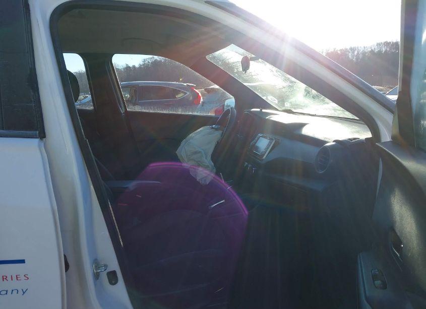 Photo 5 of 2019 Nissan Kicks S (VIN 3N1CP5CU5KL541171)