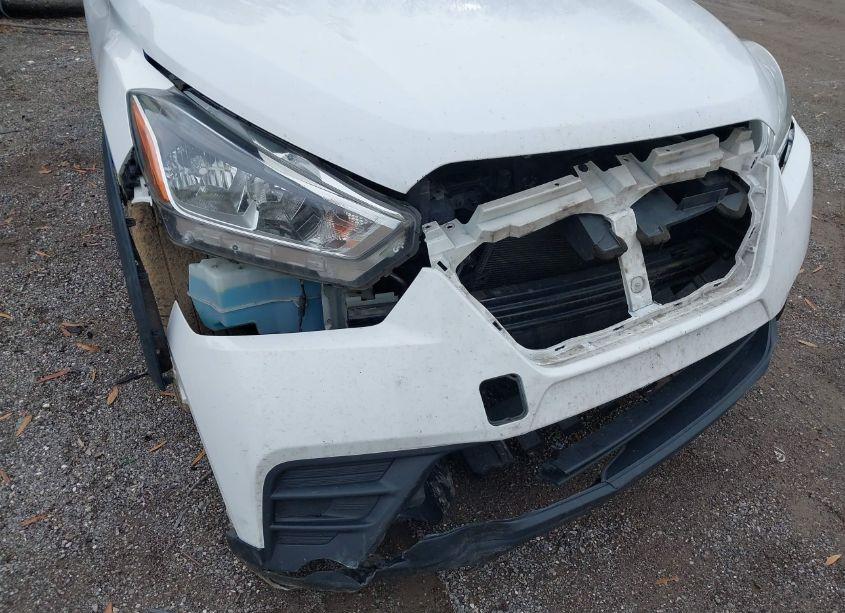 Photo 6 of 2019 Nissan Kicks S (VIN 3N1CP5CU5KL541171)