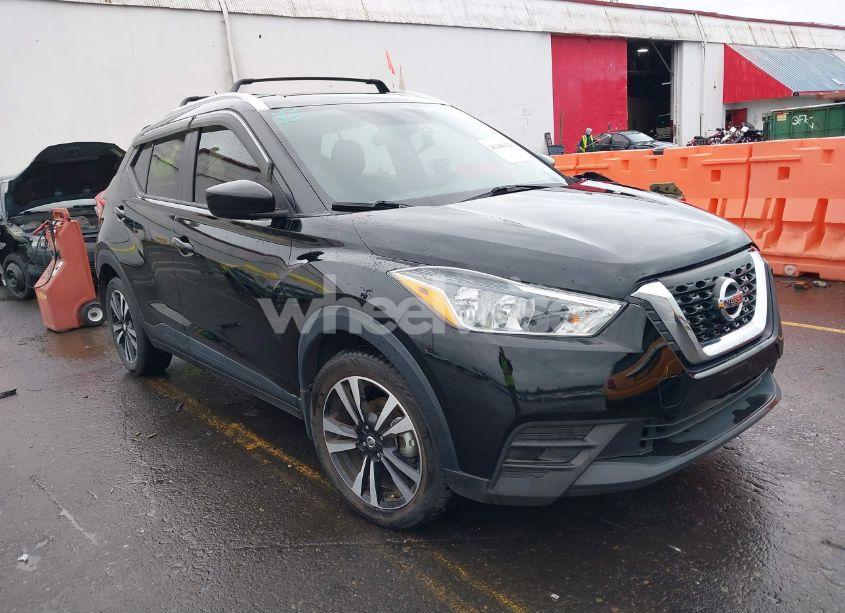 2019 Nissan Kicks SV (VIN 3N1CP5CU5KL543681) main photo