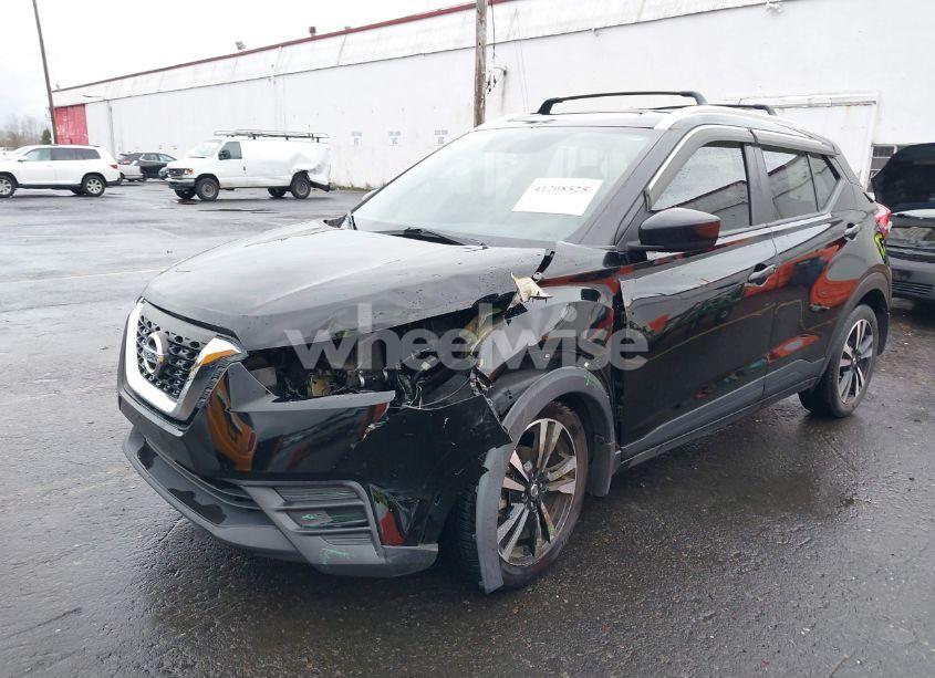 Photo 2 of 2019 Nissan Kicks SV (VIN 3N1CP5CU5KL543681)