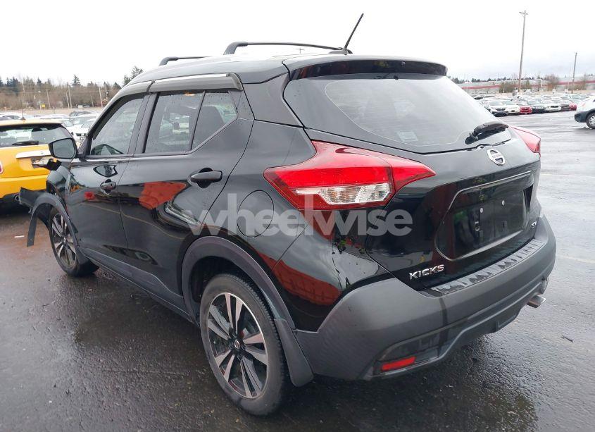 Photo 3 of 2019 Nissan Kicks SV (VIN 3N1CP5CU5KL543681)