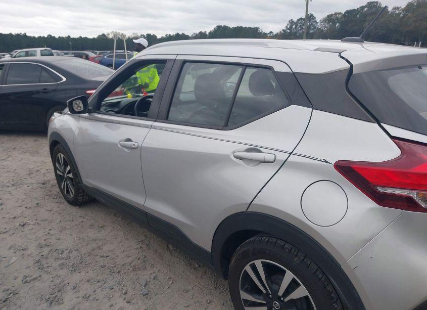 Photo 4 of 2019 Nissan Kicks SV (VIN 3N1CP5CU5KL545267)