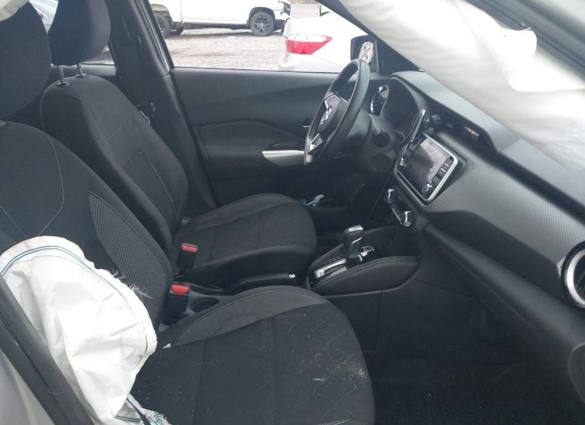 Photo 5 of 2019 Nissan Kicks SV (VIN 3N1CP5CU5KL545267)