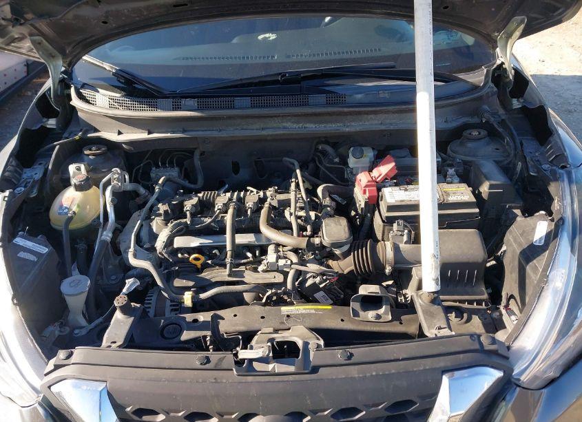 Photo 10 of 2019 Nissan Kicks S (VIN 3N1CP5CU5KL556849)