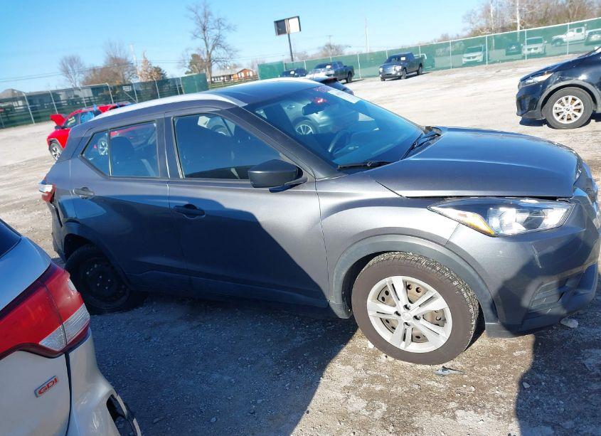 Photo 13 of 2019 Nissan Kicks S (VIN 3N1CP5CU5KL556849)