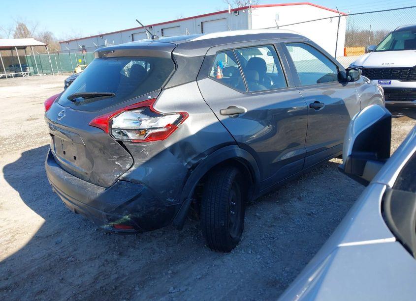 Photo 4 of 2019 Nissan Kicks S (VIN 3N1CP5CU5KL556849)