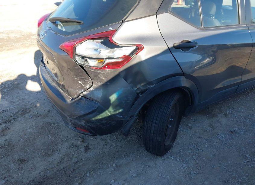 Photo 6 of 2019 Nissan Kicks S (VIN 3N1CP5CU5KL556849)