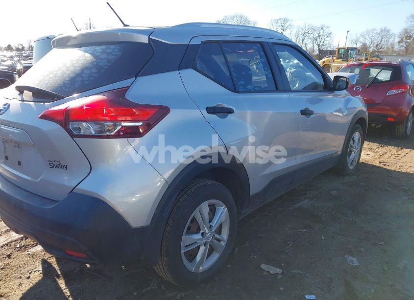 Photo 4 of 2019 Nissan Kicks S (VIN 3N1CP5CU5KL557063)