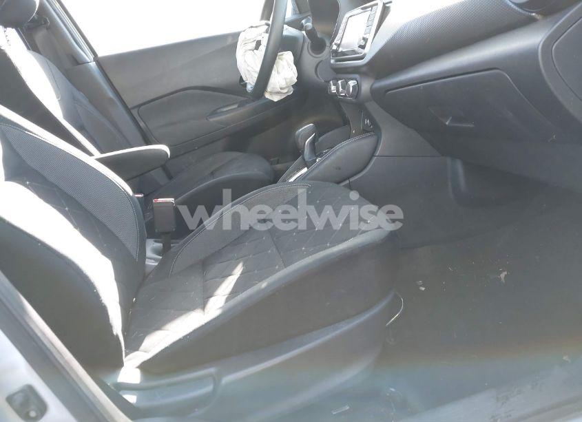 Photo 5 of 2019 Nissan Kicks S (VIN 3N1CP5CU5KL557063)