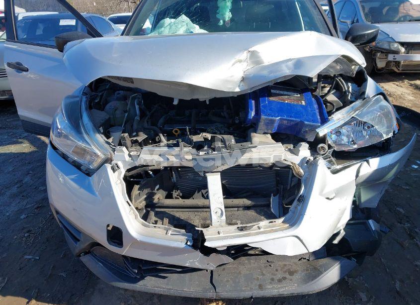 Photo 6 of 2019 Nissan Kicks S (VIN 3N1CP5CU5KL557063)