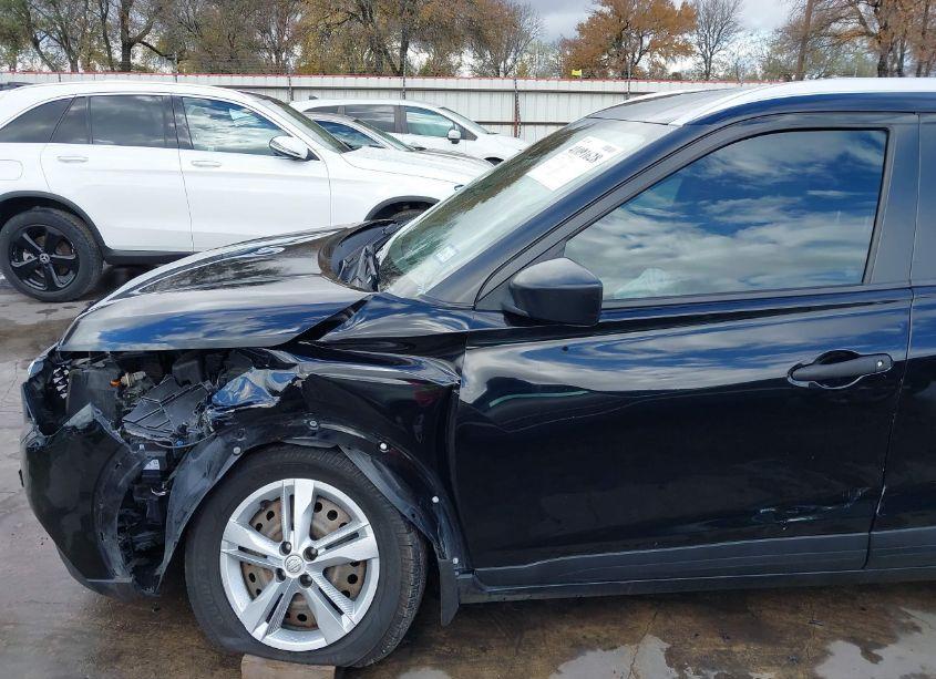 Photo 18 of 2019 Nissan Kicks S (VIN 3N1CP5CU5KL563929)