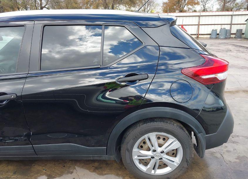 Photo 19 of 2019 Nissan Kicks S (VIN 3N1CP5CU5KL563929)