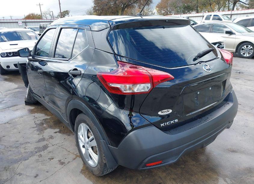 Photo 3 of 2019 Nissan Kicks S (VIN 3N1CP5CU5KL563929)