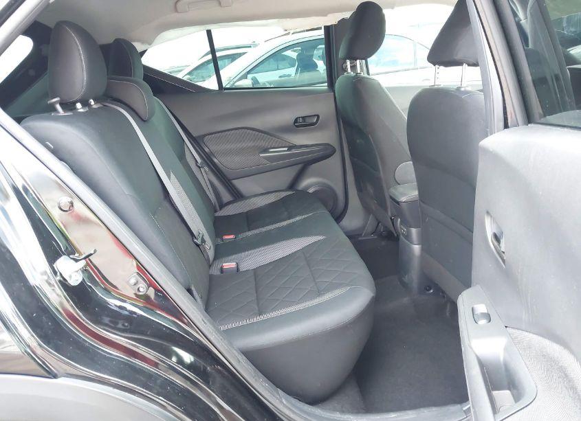 Photo 8 of 2019 Nissan Kicks S (VIN 3N1CP5CU5KL563929)