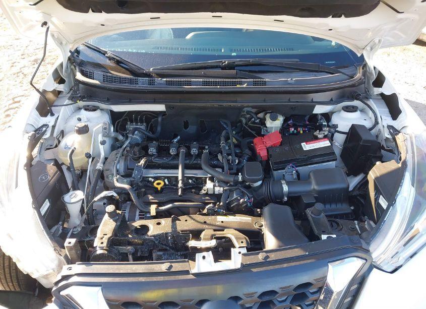 Photo 10 of 2019 Nissan Kicks S (VIN 3N1CP5CU5KL564076)