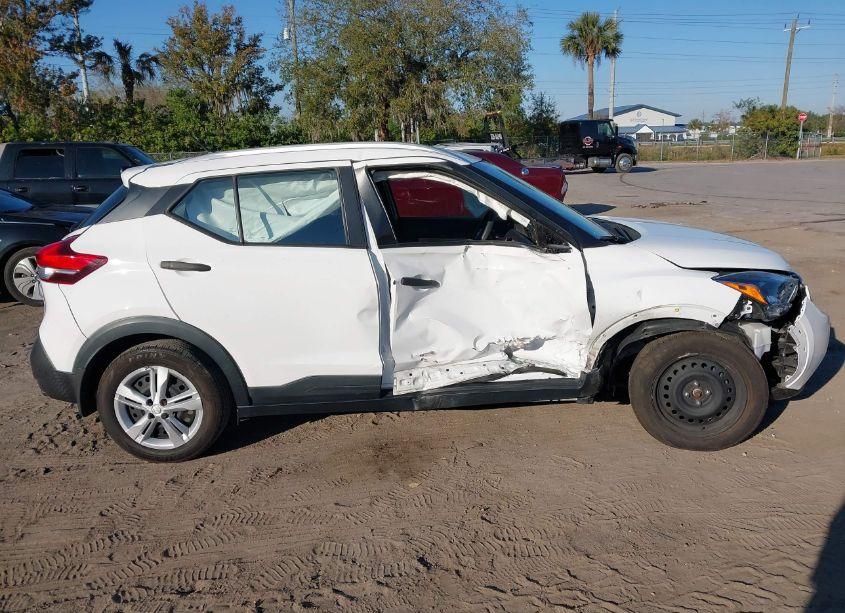 Photo 13 of 2019 Nissan Kicks S (VIN 3N1CP5CU5KL564076)