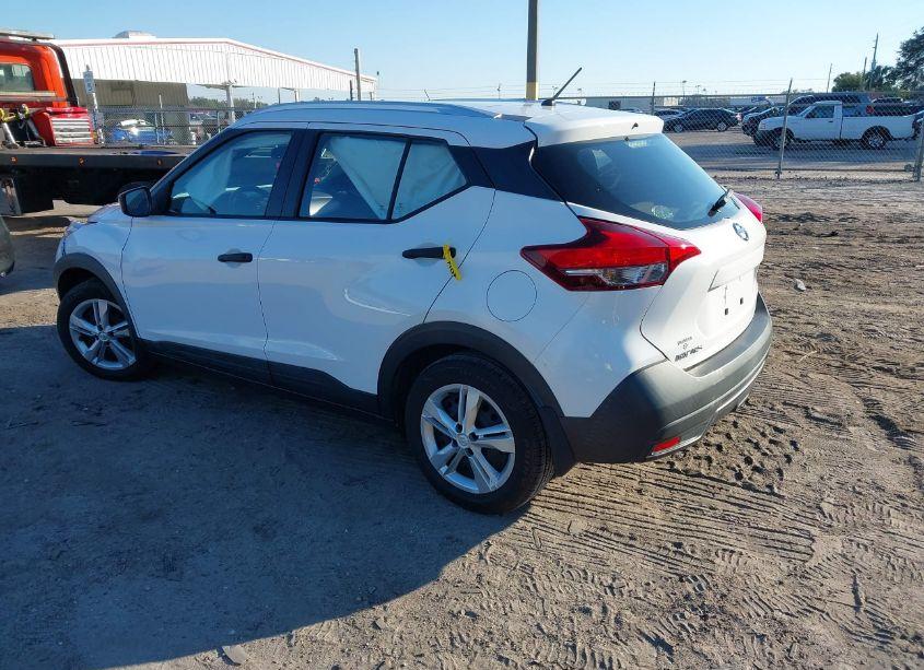 Photo 3 of 2019 Nissan Kicks S (VIN 3N1CP5CU5KL564076)