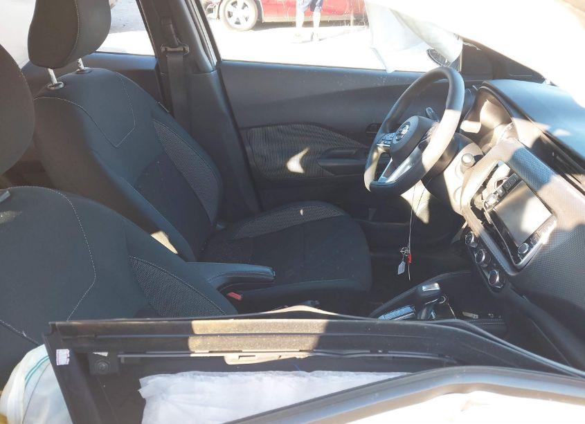 Photo 5 of 2019 Nissan Kicks S (VIN 3N1CP5CU5KL564076)