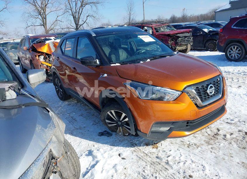 2019 Nissan Kicks SR (VIN 3N1CP5CU5KL568631) main photo