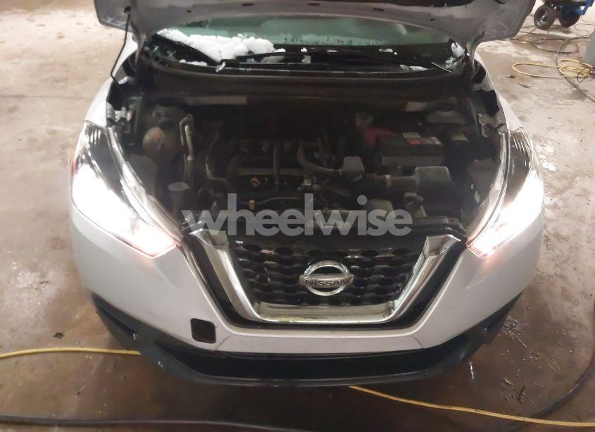 Photo 10 of 2018 Nissan Kicks SV (VIN 3N1CP5CU6JL530310)