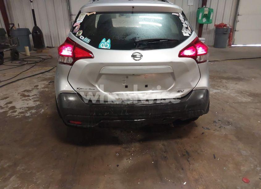 Photo 17 of 2018 Nissan Kicks SV (VIN 3N1CP5CU6JL530310)