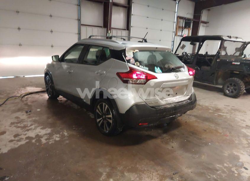 Photo 3 of 2018 Nissan Kicks SV (VIN 3N1CP5CU6JL530310)