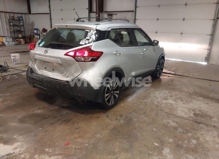 Photo 4 of 2018 Nissan Kicks SV (VIN 3N1CP5CU6JL530310)