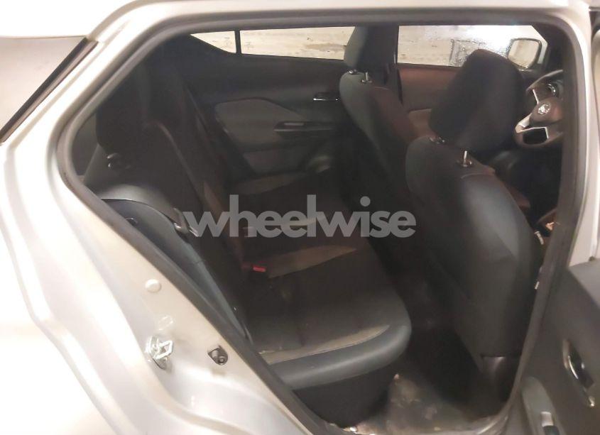 Photo 8 of 2018 Nissan Kicks SV (VIN 3N1CP5CU6JL530310)