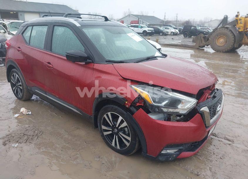 2018 Nissan Kicks SR (VIN 3N1CP5CU6JL532316) main photo